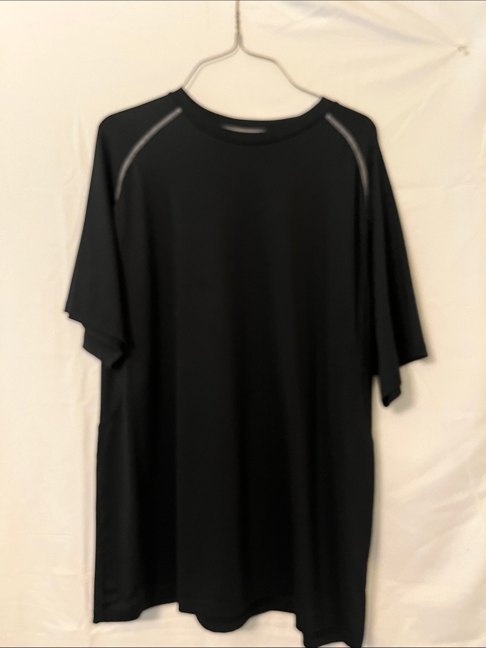 Erge Black Short-Sleeve Crewneck Shirt with Contrast Stitch